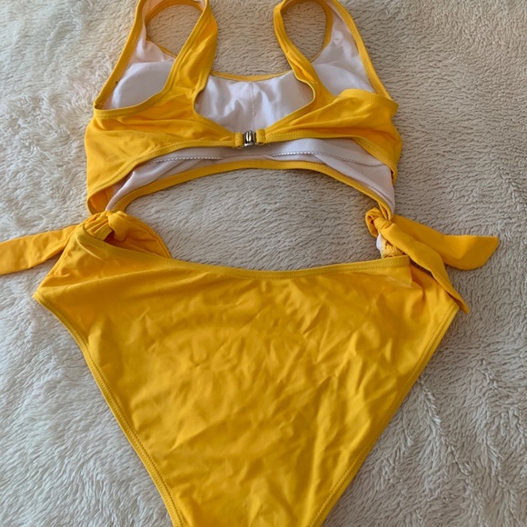 Zaful cut out on piece swim suit - Picture 3 of 6